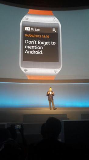 Samsung Galaxy Gear'da sosyal alar bata olmak zere akll saat iin zel gelitirilmi uygulamalara sahip olacak.