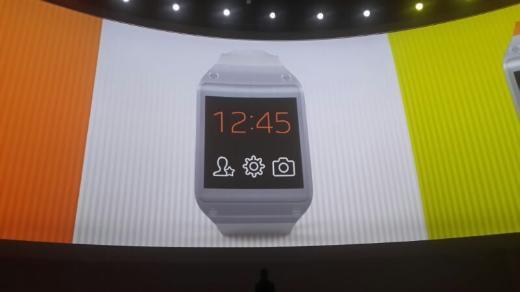 Son dnemlerin gzde teknolojisi olan akll saati modeli olan Galaxy Gear' 1.6 inlik ekrana sahip.