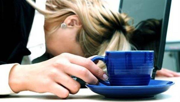 Yalar ortalama 58 olan bu kiilerin gemite stresli bir hayat deneyimi yaadklar belirtildi. Aratrmann sonular hakemli bir dergide yaymlanmad ama Londra'daki Alzheimer's Association International Conference'da sunuldu. almada demans riskine baklmad fakat stresli deneyimlerin beyin ilevini etkiledii bilgisinden yola klarak bunun daha sonraki yaamda demansa neden olabilecei kaydedildi. Aratrmada demansn geliimini hzlandrabilecek stres ve kronik inflamasyon arasndaki makul balar olduu ne srld.