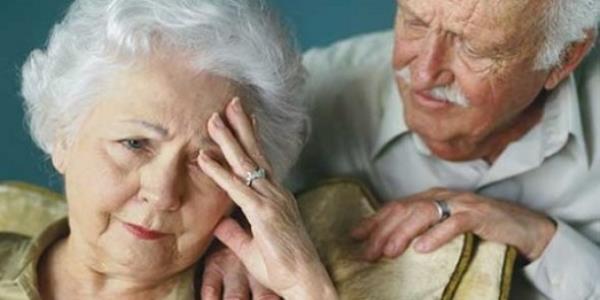 Alzheimer Topluluu Aratrma ve Gelitirme Direktr Dr. Doug Brown, aratrmayla ilgili "Hayatmz uzun sre etkileyen stresin salmz da etkileyebileceini biliyoruz. Ancak, bu stresli olaylarn demans riskinde arta yol ap amayacann da belirlenmesi gerekiyor" dedi.
