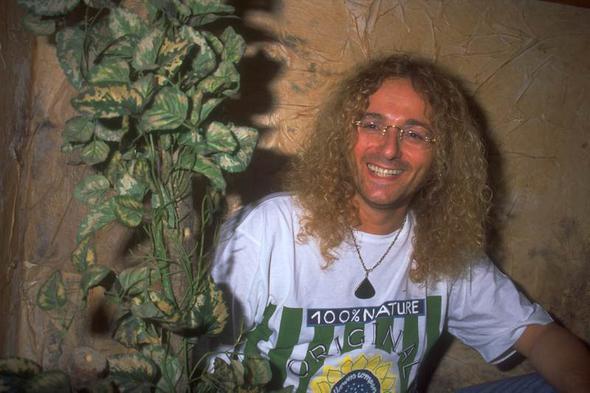 Hi baba olmadnz iin piman oldunuz mu?  <p>  - Bir ocuum olsun isterdim. Piman deilim ama zgnm. Aslnda biliyor musun benim bir ocuum oldu...<p>    Nasl yani?  <p>  - Kz arkadam dk yapt. ok gentim. O gn ldeniz&#8217;deydik. Bir kan glnn ortasnda iki gen insan alyorduk. Benim iin byk bir travma oldu.