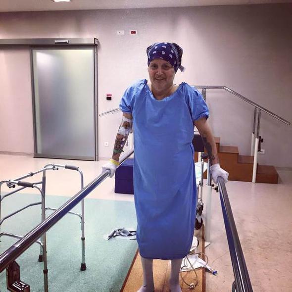 imdi salnz nasl?  <p>  - yiyim.  aydr yrmediim iin bacaklarm zayflad. Ayakta durmakta zorlanyorum. Birka gn iinde hastaneden kmay planlyorum. Ama belli bir sre tedavilerim devam edecek ve sk sk kontrole gelip gideceim