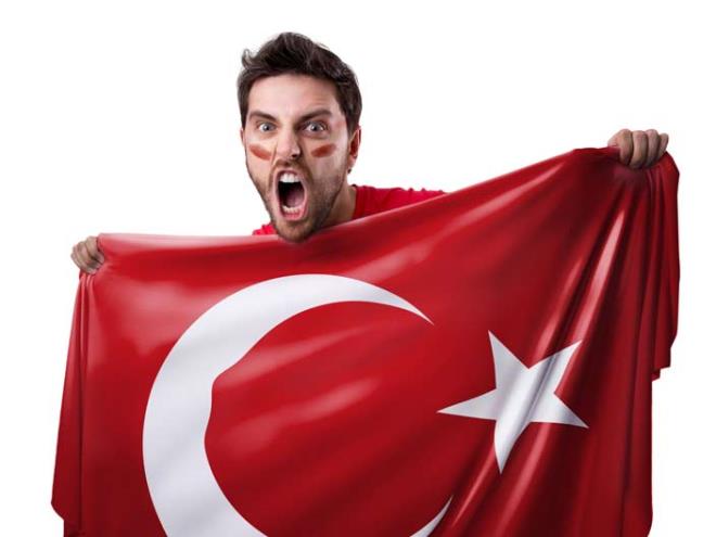 <strong>7. Ma&ccedil; izlerken kontrolden &ccedil;kmak</strong>  Olaanst futbol yeteneklerine sahip fakat bir trl transferi gereklemeyen Trk erkei bu durumu kabullenir ve ma izler.<p>      Ma izlerken daha nce ei benzeri grlmemi ok sayda argo sz retebilme yeteneine sahip Trk erkei resmi bu esnada teknik direktrl de eline alr ve futbolculara neler yapmas gerektiini grltl ve heyecanl bir ekilde anlatmaya alr.