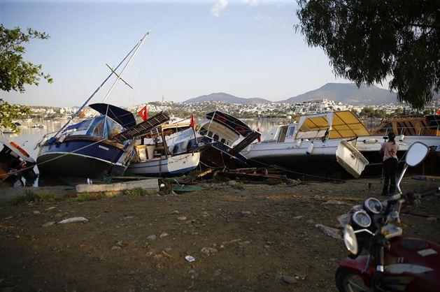 Afet ve Acil Durum Ynetimi Bakanlnn (AFAD) internet sitesinde yer alan bilgiye gre, Gkova Krfezi'nde saat 01.31'de 6,6 byklnde depremkaydedildi.
