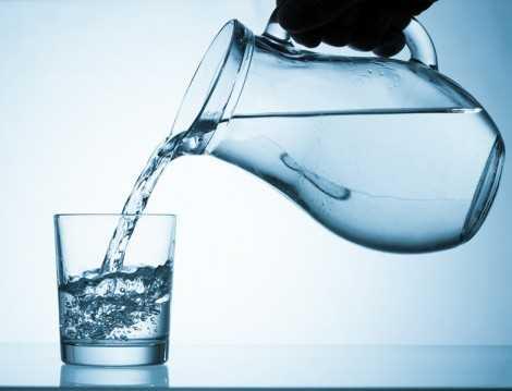 ''Peygamber efendimiz ayakta su imeme hususunda da bizi uyarmtr. bu szn zne bakldnda yine bizim salmz iin etkileri ok byktr.''