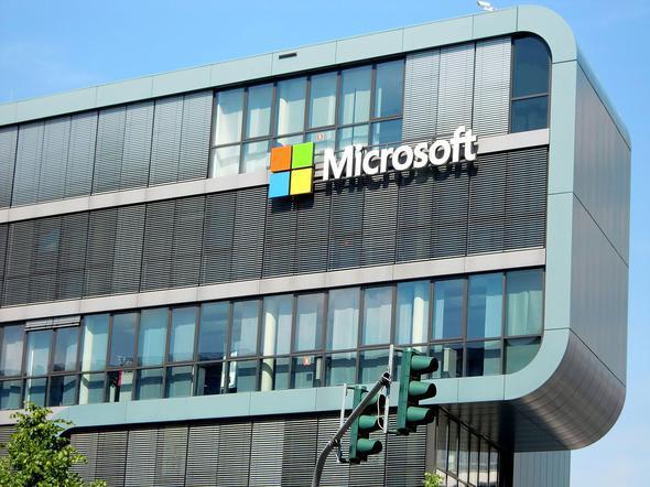 Microsoft'u bilmeyenimiz yok. irket, PC'lerde Windows ve Office srmleriyle biliniyor. stelik Xbox sistemine sahip ve Surface gibi rnleri bulunuyor. Son zamanlarda gelirinin artmasnda ise Azure gibi irketler rol oynad.