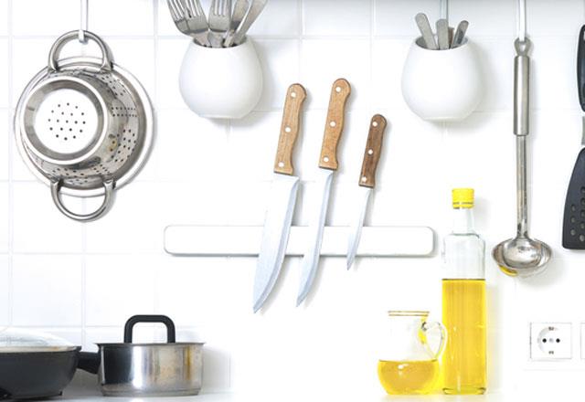 Mknatsl eritiniz olsun <p>     ok banz var ve fazla yer mi kaplyor? O zaman mutfanzn duvarna mknatsl bir raf yapn.<p>    Baklarnz mknatsa dizerek daha az yer kaplamasn salayabilirsiniz.