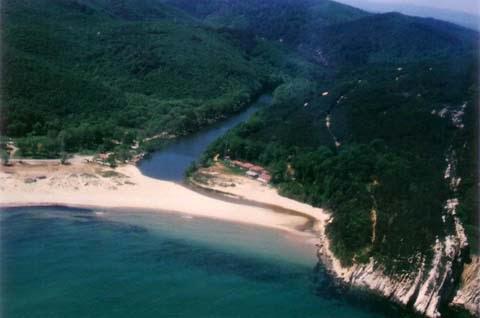 Vize :    Krklareli'nin Vize ilesi, ormanlar, elaleleri, glleri ve Karadeniz sahiliyle tam bir cennet. lede son yllarda yemek kltr zerine byk projeler yaplyor. stanbul'a yakn olduundan yakn zamanda gezi programna alnabilir ...