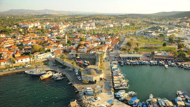 Tketim odakl hayatn insanlara mutluluk ve huzur getirmedii, insanlarn farkl bir yaam biimi aramalar kentsel boyutta Cittaslow hareketini ortaya karmtr. Cittaslow felsefesi yaamn, yaamaktan zevk alnacak bir hzda yaanmasn savunmaktadr.