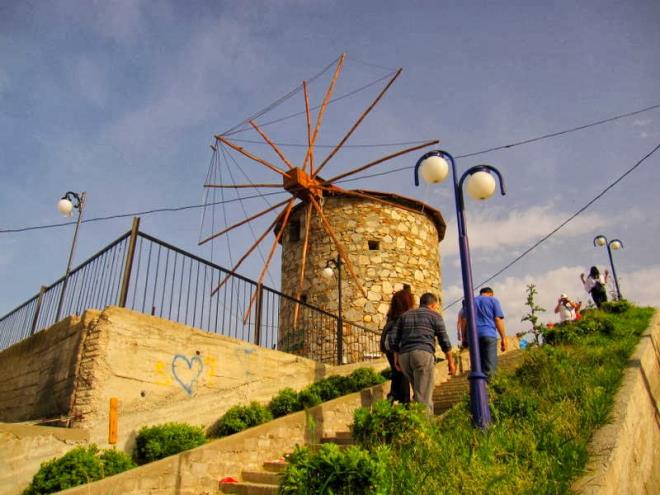 Yenipazar :  <br>  Aydn'n en kk ilelerinden biri Yenipazar. Antik Karia blgesinde yeralmasndan dolay da zengin arkeolojik kalntlar barndryor. Grlecekler listesine ekliyoruz ...