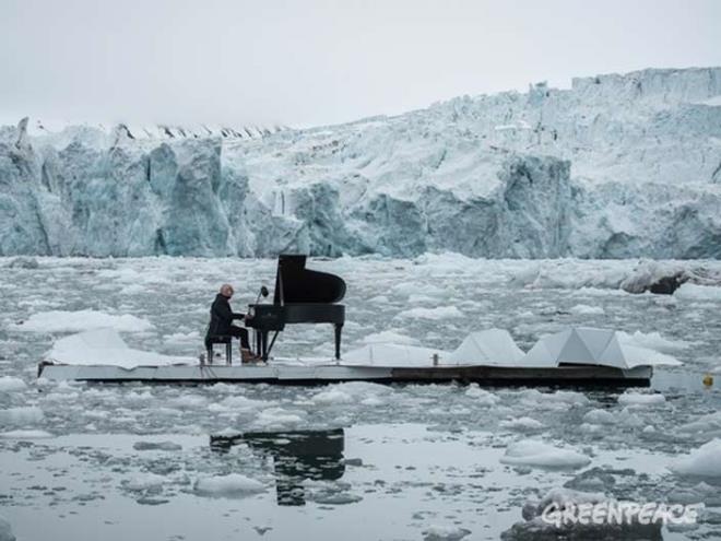 <strong>7. Ludovico Einaudi&#39;nin Kuzey Kutbu konseri</strong>  nl talyan piyanist ve besteci Ludovico Einaudi 2016'da Kuzey Kutbu'nda daha nce ei benzeri grlmemi bir konser verdi.  <p>  Greenpeace tarafndan organize edilen bu konser kresel snmann Kuzey Kutbu'na verdii etkiye dikkat ekti.