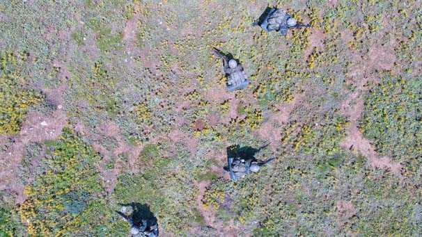 Bulunduklar blgeyi dman unsurlarndan temizleyen astemenler, daha sonra dost blgeye syrlyor.