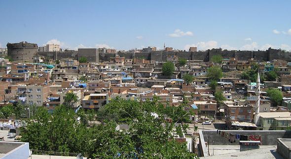 3-anlurfa<p>    Mutsuzlarn il nfusuna oran: 21,04<p>    2-Tunceli<p>    Mutsuzlarn il nfusuna oran: 24,2<p>    1-Diyarbakr    Mutsuzlarn il nfusuna oran: 24,75