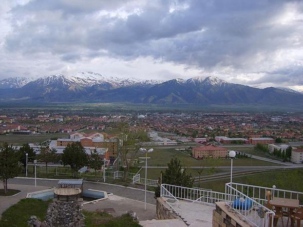 25-Erzincan<p>    Mutsuzlarn il nfusuna oran: 12,06<p>    24-Zonguldak<p>    Mutsuzlarn il nfusuna oran: 12,13
