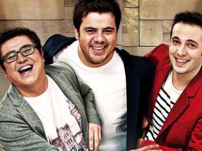 <strong>6. &Uuml;&ccedil; Adam</strong>  imdi beyler, u konuda bi anlaalm; 3 kiilik talk ov olmuyor.<p>    Her biri ayr birer yetenek olan 3 Adam bireyleri bir araya geldiinde ok da elenceli ve komik bir ortam yaratmyor.<p>    Baz espiriler ve muhabbetler fazla zorlama. Bitse de gitsek havasnda.