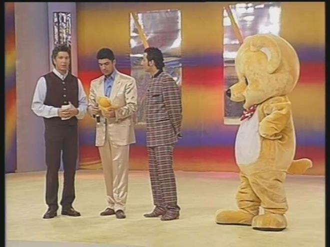 <strong>5. ahane Pazar</strong>  Sheyl ve Behzat Uygur kardelerin sunduu ve bir dnem lgn reyting alan ahane Pazar bize gre ann ok tesinde bir programd.  <p>  Bu sebeple ahane Pazar' galiba anlamadk.<p>    u an da anlamadmz iin hala komik gelmiyor.    Umarz gelecek nesiller bu ftristik yapm tekrar tekrar izler ve kahkahalara boulur.