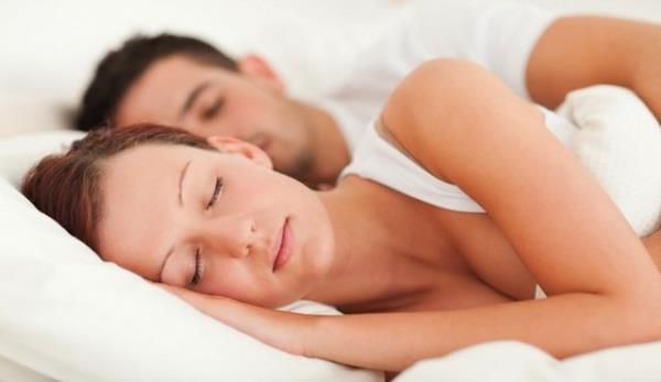 Bu dnemde beyinde enerji en aktif seviyesinde gzlenir, beyin dalgalar testere dii eklini alr, kalp hzlanr, kan basnc ykselir, kaslar fel olur.