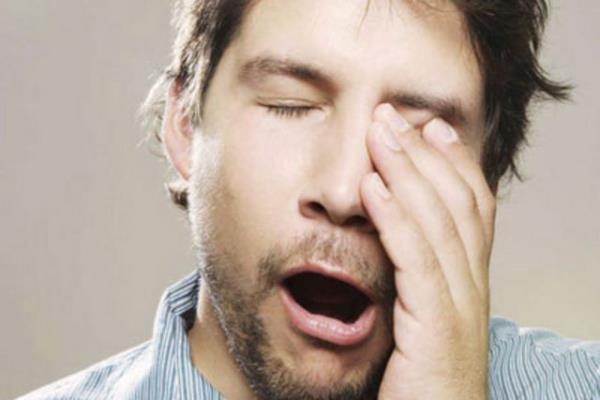 Alkol, uyku yapsnda ksa sreli uyanklklara neden olduu iin kaliteli bir uyku salayc deildir.