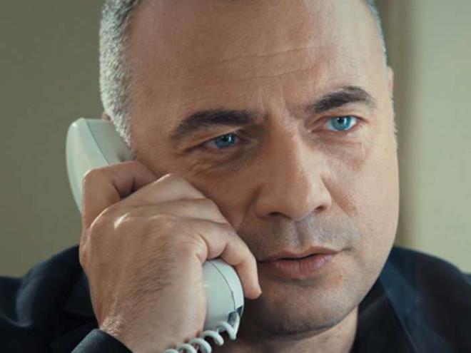 <strong>10. Oktay Kaynarca ( Ekya D&uuml;nyaya H&uuml;k&uuml;mdar Olmaz)</strong>  ki sezondur baaryla devam eden, ve reytinglerde gn geldi mi birincilii elden hi brakmayan Ekya Dnyaya Hkmdar Olmaz ok geni bir kitleye hitap etmesinin yannda zellikle Trk erkeklerinin bir numaras.<p>    Bana gre Kurtlar Vadisi&#8217;yle benzerlik gstermekle beraber Kurtlar Vadisi&#8217;nden ok daha baarl ve srkleyici bir dizi.<p>    Dizinin ba rol oyuncusu Oktay Kaynarca, resmen bir rol model oluturdu ve gnllere taht kurdu.    Kaynarca blm ba 85.000 tl kazanarak aylk btesini 340.000 tl&#8217;ye fixledi.