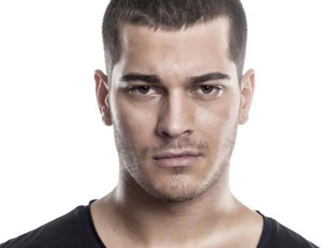 <strong>6. &Ccedil;aatay Ulusoy (&ccedil;erde)</strong>  Bir dier reyting rekortmeni ve hatta Twitter fenomeni erde dizisi.<p>    Baroln iki karde olarak aatay Ulusoy ve Aras Bulut ynemli paylamt bu sezon.<p>    Zaten aatay Ulusoy&#8217;un ne kadar baarl bir gen oyuncu olduunu daha nceki yazmda da yazmtm.    Gn getike tm yeteneklerini sergiledii ve nn de arttrd iin doal olarak creti de artyor.    aatay Ulusoy, erde dizisi boyunca blm bana 50.000 tl alyordu dolaysyla aylk creti de 200.000 tl&#8217;ye denk geliyordu.