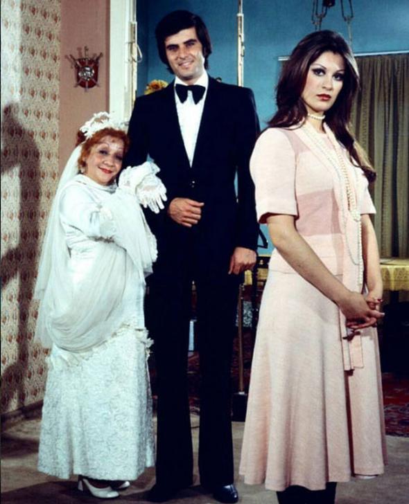 Ah Nerede. 1975 yapm..15 kiilik bir ekiple 20 gnde tm ekimleri ve stdyo ilemleri bitirilerek vizyona sokulmu, 40.yln dolduran bir baka almamz..Yapmnda emei geen tm sanatlarna ve emekilerine kranlarmzla...