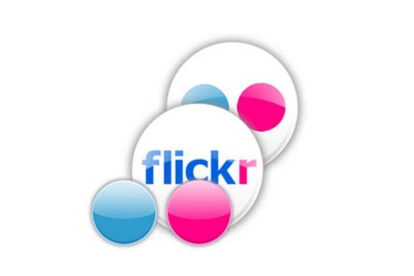 te yandan aratrma sresince incelenen Cumhurbakanl sosyal medya temsillerinde, incelenen dier hesaplara kyasla en ok sayda platformda mevcudiyetin sz konusu olduu (Facebook, Twitter, Youtube, Vidivodo, Instagram, Flickr ve RSS), bu ortamlarda kurumsal (resmi davetler, protokol ileyii, resmi ziyaretler vb) ve kiisel (gayri resmi ziyaretler, toplantlar, gndelik hayattan haberler vb) paylamlarn yer ald, arlkl olarak Twitter (104 tweet), Flickr (254 paylam; fotoraf) ve Youtube (78 paylam; video) mecralarnn kullanld, gibi durumlar; okumalar sonu(lar) olarak ortaya kmtr.