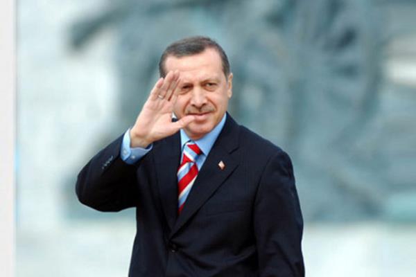 Siyasi partilerin ve liderlerin genel olarak son genel seimlere (oranlar deimekle birlikte) benzer ekilde sosyal medyada ilgi (takipi; ye) ektii (en ok takipiye; beeniye sahip hesabn AKP Genel Bakan'na ait olmas, onu ana muhalefet partisi CHP Genel Bakan'nn izlemesi, nc srada MHP ve MHP Genel Bakan'nn bulunmas, BDP'nin ise takipi; beeni rakamlaryla MHP'nin ardndan drdnc srada yer almas),