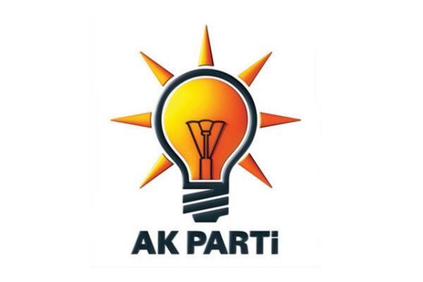 Lider vurgusunun belirgin ekilde yapld, genel bakan profilinin parti kurumsal kimliini kapsar; aar ekilde resmedildii (zellikle AKP ve CHP Facebook kanallarnda),