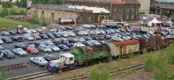 Mercedes severler Almanya'nn Hattingen kentinde bulutu. Mercedes kulb tarafndan her sene dzenlenen etkinlik kapsamnda Mercedes klasikleri ve son model Mercedes'ler bir araya geldi. te o otomobiller....