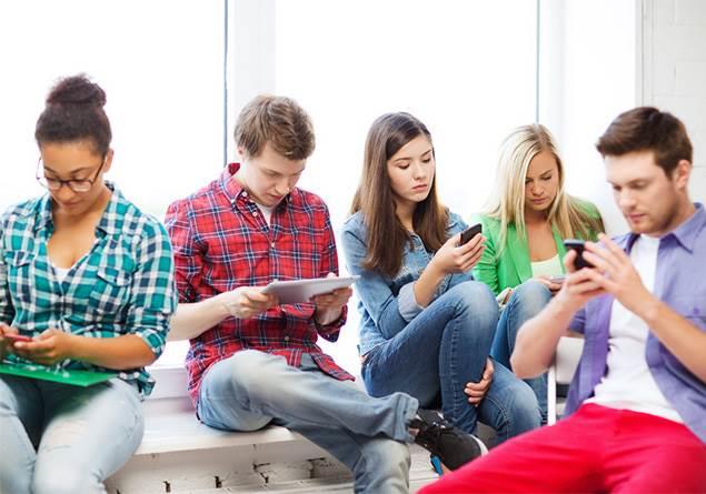 E-maillerinize ne kadar zamanda bir bakyorsunuz? 10 dakika? 5 dakika? 1 dakika? <p>    Hayr! nsanlarn yzde 70'i maillerini bip sesini duyduu anda ap 6 saniye iinde okuyor.<p>    <p>    Teknoloji hayatmz gelitirdi ama bir yandan da, yaamdan keyif almamz engelleyen bir virse dnt.    Telefonu nereye gidersek gidelim yanmzda tayoruz. Telefonsuz bir dnya dnemiyoruz. Srekli daha iyisini, daha yenisini, daha gelimi versiyonlarn talep ediyoruz.   Bir uzmandan doru tavsiyeler almann zaman geldi!    Teknoloji bamll uzman Adam Alter, konuyla ilgili TIME dergisine baz aklamalarda bulundu.