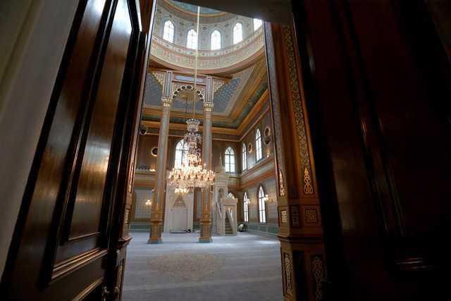 Bunun da zaman iinde ksmi arzalar vard. Onlar da yenilenerek temizlendi ve yerine asld. Gerekten o da ok deerli ve nemli bir para." diye konutu.