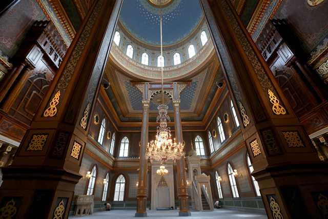 Sultan 2. Abdlhamit tarafndan 1885'te mimar Nikolaidis Jelpuylo'ya yaptrlan Yldz Hamidiye Camisi, restorasyon almalarnn ardndan cuma namazyla ibadete alacak.