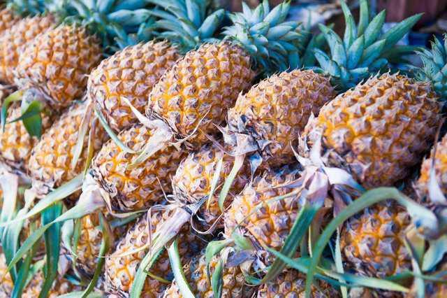 Ananas: Ananasn ieriinde proteini sindiren bromelein adl bir enzim bulunur. Egzersiz sonras, kahvaltda, n aralarnda tketebilirsiniz. Ayrca kas iltihabn azaltr.