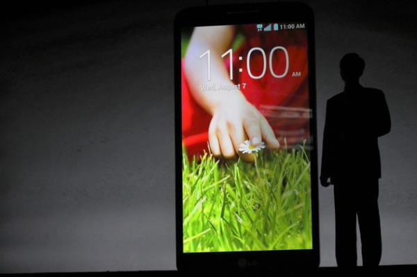 <p><b>LG G2</b<</p>  Telefon, deitirilemeyen 3000 mAh batarya kullanyor.