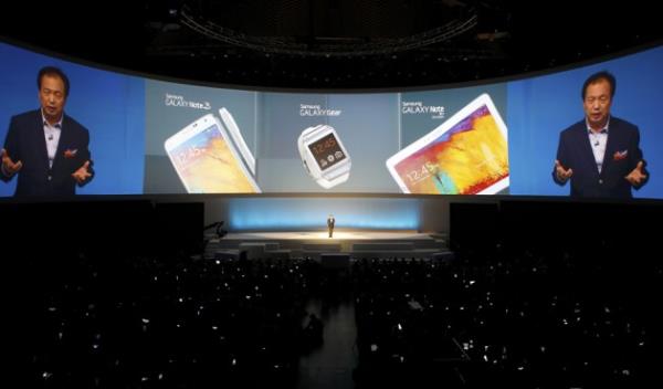 Teknoloji devleri, Berlin'de dzenlenen Tketici Elektronikleri Fuar'nda (IFA) yeni kozlarn grcye kard. Samsung'un akll saati Galaxy Gear'n ilgi oda olduu etkinlikte, Samsung, Sony ve LG yeni akll telefonlarn da teknoloji dnyasna sundu.