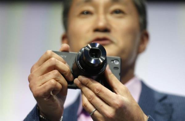 <p><b>Sony Xperia Z1</b></p>  Z1, deitirilemeyen 3000 mAh gcnde bataryaya sahip. Cihazn 16 GB dahili belleinin yan sra, microSD kart girii bulunuyor.