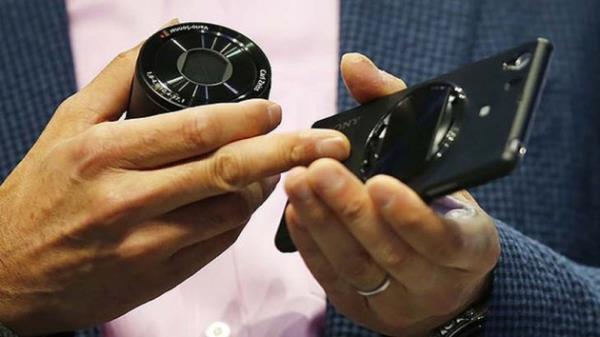 <p><b>Sony Xperia Z1</b></p>  Z1, Android 4.2.2 Jelly Bean iletim sistemi kullanyor.