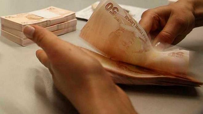 Emeklinin Temmuz'da 5,89 zamlanan maa TCMB'nin yl sonu enflasyon tahmini gerekleirse Ocak'ta 2,65 zamlanacak.