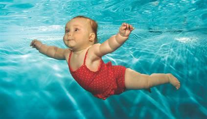 Prof. Dr. Mehmet Binnet, "Yzme hem obeziteyle savamak, hem de salkl vcut ktle indeksine ulamak iin tercih edilebilecek en iyi egzersizlerden biri. Her ocuk suda oynamay sever. stelik su hareket kabiliyetini kolaylatrd iin, zellikle kilo fazlas olan ocuklara da yardmc oluyor. Bu sayede hem diyabet, kalp hastalklar riskini drmek mmkn olabiliyor, hem de ocuk ok daha enerjik oluyor" eklinde konutu.
