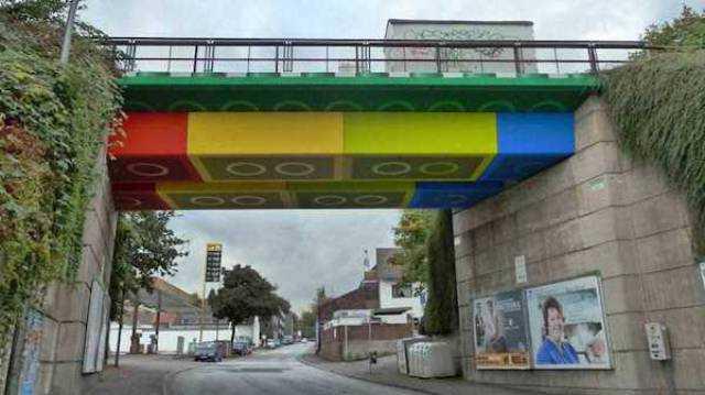 Lego kpr, Almanya Sokak sanats Megx Almanya'nn Wuppertal ehrindeki bir kpry boyayarak Lego grnmne kavuturdu. lk bakta devasa bir Lego kpr izlenimi veren kprye yakndan baknca gerek ortaya kyor.