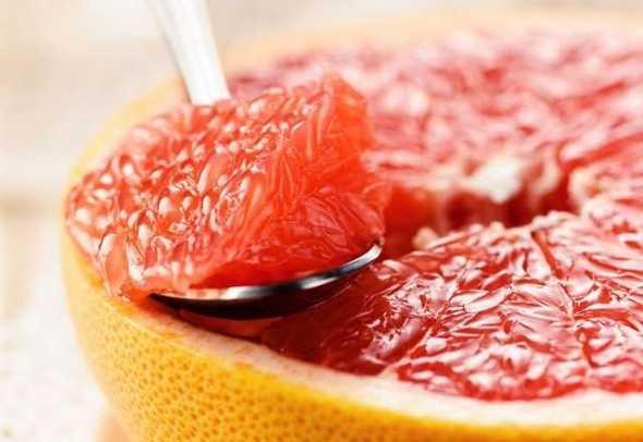 Greyfurt ila emiliminde keskin bir arta neden olarak ar doz etkisi ve yan etkilere yol aabilir. Greyfurt suyuyla alnan bir tablet suyla alnan 20 tablet etkisi yaratabilir. Ayn ey dier turungiller iin de geerlidir.