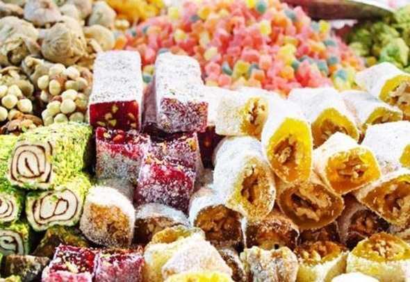 Digoksin ieren anti-aritmik ilalar kullanrken meyan kknden uzak durmalsnz. kisi bir araya geldiinde kalp atlarnda problemler ortaya kabilir ve hatta kalbiniz durabilir. Meyan kk pastalarda, ekerlemelerde ve birada bulunur. Kepek gibi diyetteyken tketilen lifler de ilacn etkisini azaltabilir. Bu yzden yemekten 2 saat nce veya sonra tketmek faydal olacaktr.