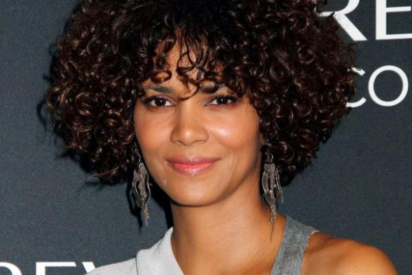 <p><b>Halle Berry</b></p>  Matthew Williamson