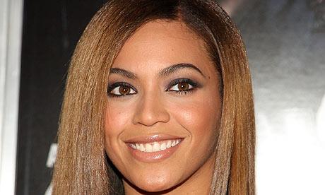 <p><b>Beyonce Knowles</b></p>  Oscar De La Renta