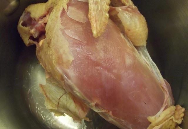 Market tavuunun ve gerek ky tavuunun arasnda ok byk farklar oluyor. Ancak salkl beslenmek adna aldnz gerek ky tavuklarn ayrt edebilmek biraz zor olabiliyor. Bu nedenle gerek ky tavuunu anlamak iin birtakm kk pf noktalarna dikkat etmek gerekiyor.