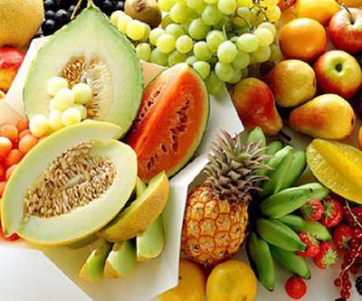 D vitamini hangi besinlerden alnr?<p>     Vitamini arlkl olarak gne nlar kullanlarak vcut tarafndan sentezlenebilirse de, besinler yoluyla dardan da alnabiliyor. Arlkl olarak yal balklar ve istiridye gibi deniz rnlerinde bolca bulunuyor.  Stte D vitamini ieriyor ancak soya stnde inek stne gre D vitamini oran daha fazla&#8230;