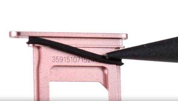 SIM kart yuvas da ayrlm durumda.