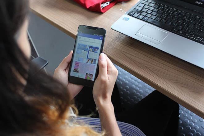 Sosyal medya bamll, gnmzde milyonlar etkileyen bir hastalk/rahatszlk.     eitli formlarda grlyor ve takip etmesi de olduka zor.     En yakn dostun seni severmi ya da ok sevecen gibi grnebilir ama sosyal medyada bu tam tersi davranabilir.     En kk sosyal medya gncellemeleri ya da bildirimler bile onu annda deitirebilir.