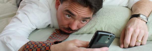 6- G&ouml;nderiyi ilk beenen olmak i&ccedil;in telefon elinde uyuyanlar &nbsp;<br /> &nbsp;  Kimse bunlara ilk beenen olunca madalya kazandn sylemedi herhalde.   <p>  Bir de Facebook postlarna ilk yorumu yazmak iin aba sarf edenler var.     Sizi Mark Zuckerberg&#8217;e havale ediyorum.