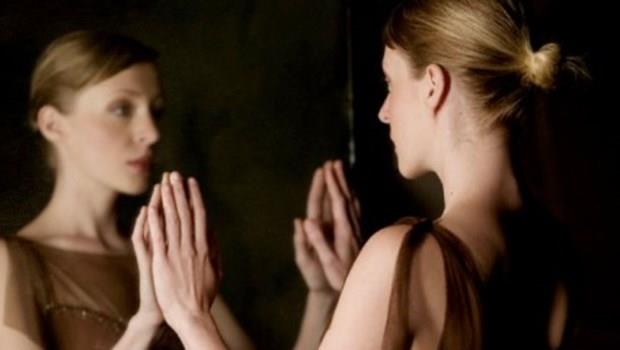 Bydnzn ve renmeniz gereken ok ey olduunun farknda olun. Kendinizi kefedin; sevdiiniz ve sevmediiniz eyleri, hayallerinizi ve korkularnz renin, snrlarnz bilin. Hayatnzn ve varlnzn amacn sorgulayn, ama bunu yaparken gemiten getirdiiniz deerlere kar acmasz olmayn. Byklerinizin szne gvenmeye devam edin, unutmayn en akll insan bakalarnn tecrbelerinden ders karandr.